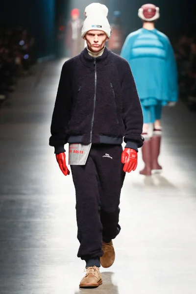Look 10